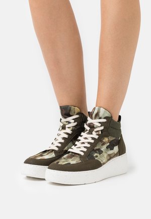 WONDERS, Baskets montantes - khaki