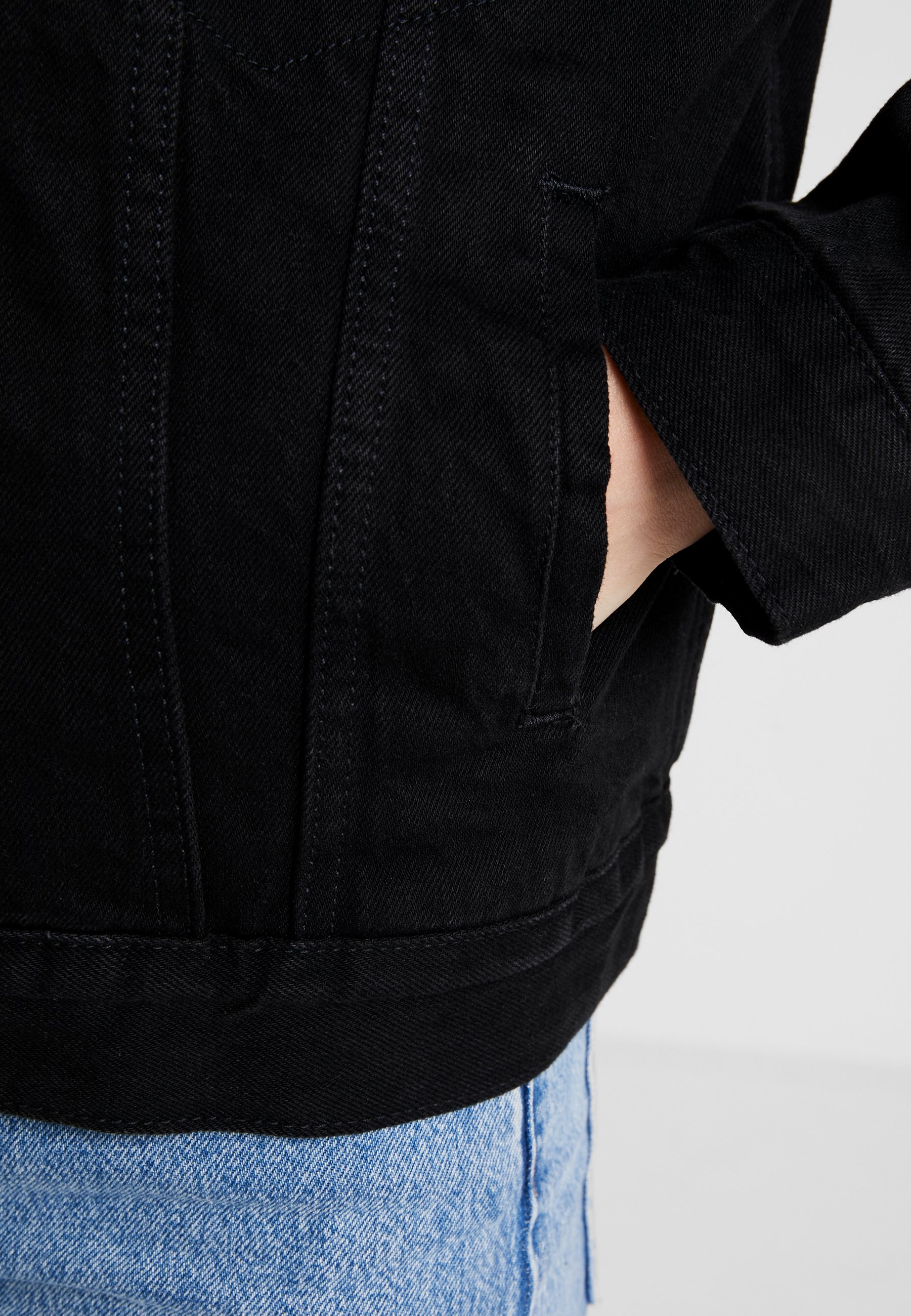 levis black denim sherpa