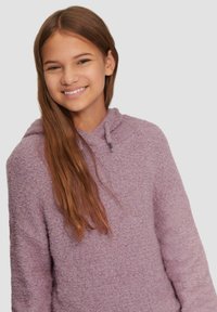 Lila Fleece-Hoodie mit strukturierter Oberfläche, einer verstellbaren Kapuze und langen Ärmeln. Bemerkenswerte Weichheit und eine lockere Passform.