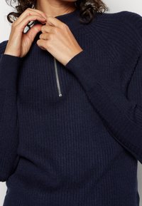 Marks & Spencer Trui - dark blue