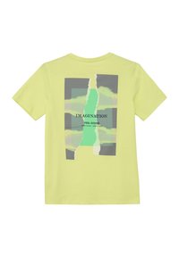 Limetkově zelené bavlněné tričko s grafickým designem a nápisy "IMAGINATION" a "FEEL GOOD" v černé barvě, překryté jemnými pastelovými odstíny.