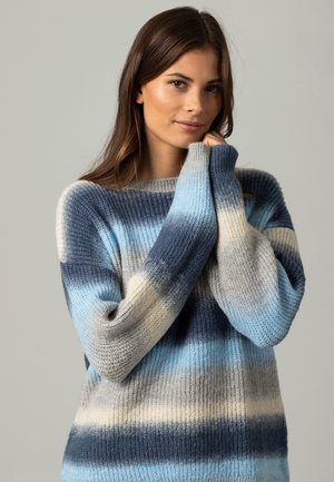 Strickpullover in blauen und grauen Farbverlauf-Streifen. Hat eine lockere Passform, weite Ärmel und einen runden Halsausschnitt mit weicher Textur.