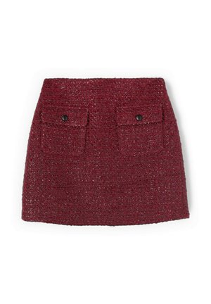 Czerwona mini spódnica z tkaniny tweedowej o teksturowanej powierzchni, z dwoma przednimi kieszeniami zapinanymi na czarne guziki i dopasowanym krojem.