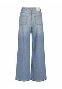 Ljusblå vida jeans i denim med hög midja, bakfickor och en ren finish vid fållen. Lappen är synlig vid midjan.