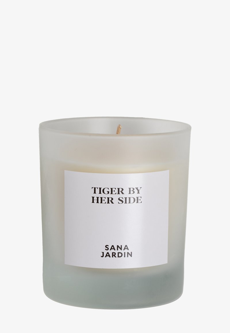 Sana Jardin TIGER BY HER SIDE CANDLE - Doftljus