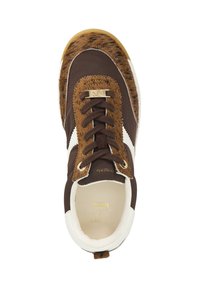 Brown sneaker with faux fur accents, white side stripe, round toe, and gold-tone hardware. Textured upper and soft lining. Rubber outsole.
