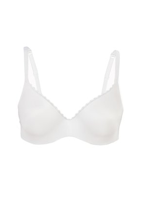 Reggiseno bianco con tessuto liscio, coppe triangolari e delicata bordatura in pizzo lungo il bordo superiore. Presenta spalline regolabili e un design senza cuciture.