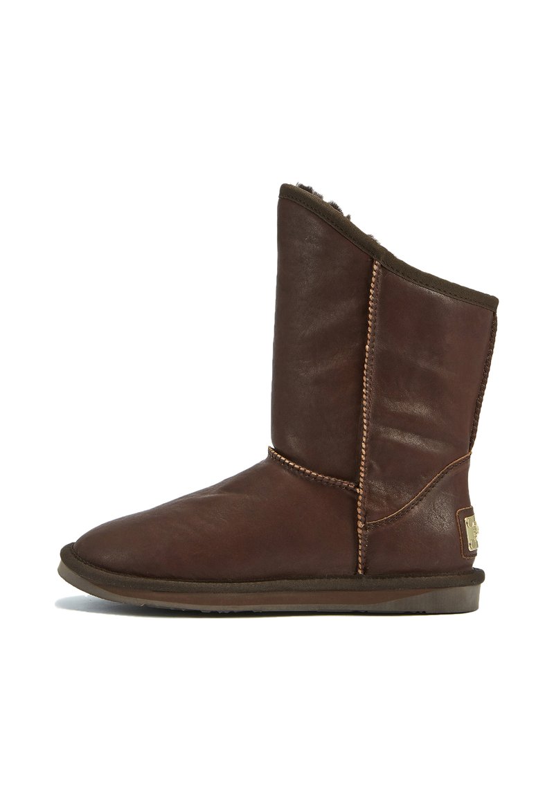 Braune Lederknöchelstiefel mit weichem Wollfutter, runder Zehenpartie, dekorativer Naht und Gummisohle. Verfügt über ein Logo-Patch an der Seite.