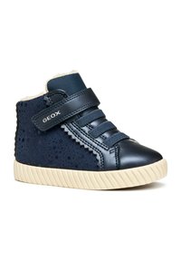 Granatowe sneakersy w stylu high-top wykonane ze skóry i zamszu, z rzepem, teksturowaną gumową podeszwą i wzorem gwiazd z tyłu.