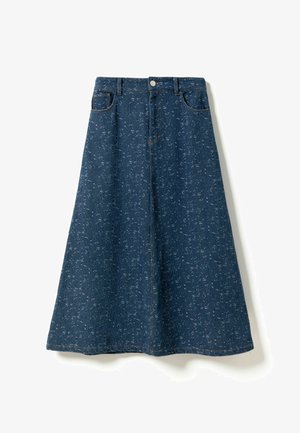 Tumesinimust täpiline A-lõikeline teksaseelik esitaskute, vööaasade, nööpkinnituse ja nähtava õmblusega valgel taustal.