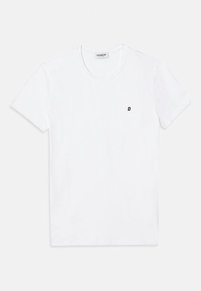 T-shirt de algodão branca com decote redondo e mangas curtas. Apresenta um pequeno logótipo preto "D" na área esquerda do peito.