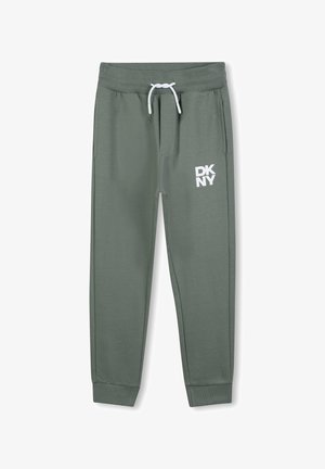 Pantalons de survêtement verts en tissu doux, avec un logo DKNY blanc sur la cuisse gauche, une taille élastique et des poignets côtelés.