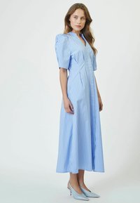 Co'couture MICACC STRIPE PLEAT DRESS - Robe chemise - pale blue