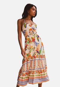 Lipsy REGULAR FIT  HALTER RUCHED MIDI - Denné šaty - white tropical print
