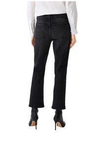 Jeans in denim nero con vita alta, design a gamba dritta e due tasche posteriori. Il tessuto ha una texture liscia con dettagli di cucitura minimi.