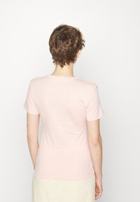 Calvin Klein Jeans Triko s potiskem - pink