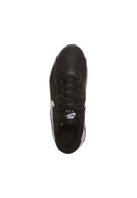 Scarpa da ginnastica nera con tomaia in rete, dotata di puntale in pelle liscia, lacci neri e un accento bianco del logo sul lato.
