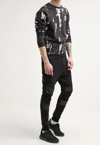 YOURTURN Felpa - black