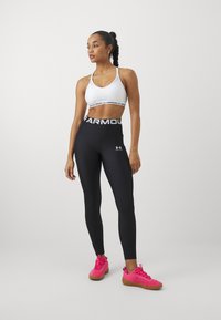 Under Armour CROSSBACK LOW - Light support sports bra - white/black