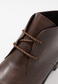 Marco Tozzi Botines bajos - brown