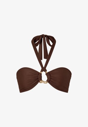 Brauner Bikini-Oberteil mit Halterneck-Design, gerafftem Stoff und einem goldenen Ringakzent in der Mitte. Glatte Textur mit Bindebändern am Rücken.