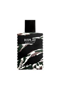 Replay Signature parfumburk med en kamouflage-mönstrad design i svart, vitt och grönt, med en matt svart kork.