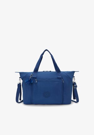 Sac de voyage rectangulaire bleu avec double poignées, poche avant zippée, bandoulière amovible et petit porte-clés en peluche accroché au zip.