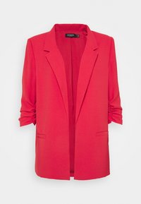 Punainen bleiseri, jossa on sileä pinta, avoin etuosa ja kolme neljäsosaa hihat, joissa on kerättyjä yksityiskohtia. Kaksi sivutaskua on mukana.