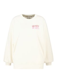 Witte sweatshirt met lange mouwen, met geribde cuffs en zoom, met de tekst "QUEEN HEARTS" in het rood en roze op de bovenste linker borst.