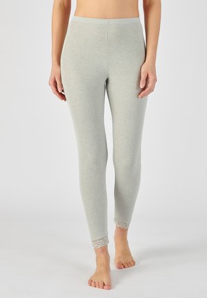 Leggings gris clair en tissu doux, présentant un design ajusté avec des bordures en dentelle décoratives aux chevilles. Texture lisse, longueur cheville.