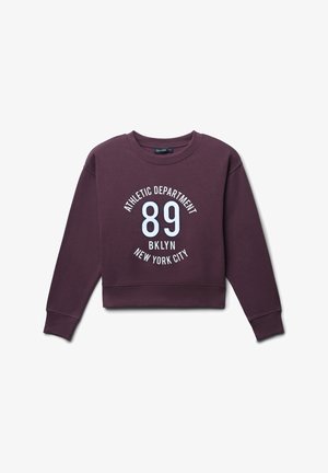 Sweatshirt court violet foncé avec des manches longues et le texte blanc "DEPARTEMENT ATHLÉTIQUE 89 BKLYN NEW YORK CITY" sur le devant.