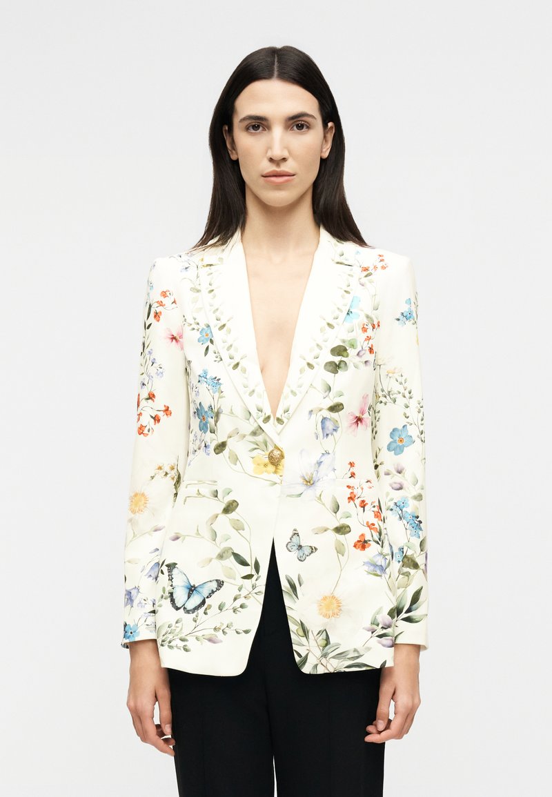 Three ways to wear a vintage floral jacket - Noémie Memories