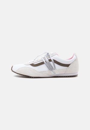 Vans LX SLP TRAINER - Маратонки - white