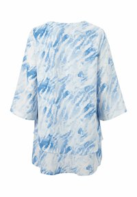 Lätt, löst sittande kimono i blå och vit abstrakt vågmönster, med vida ärmar och rundad nederkant. Mjuk tygtextur.