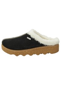 Zuecos de fieltro negros con un forro de felpa blanca y una suela de corcho marrón texturizada. Presentan un borde cosido y una pequeña etiqueta de la marca.