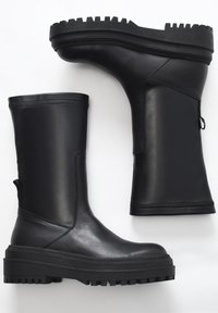 Inuovo Botas con plataforma - black