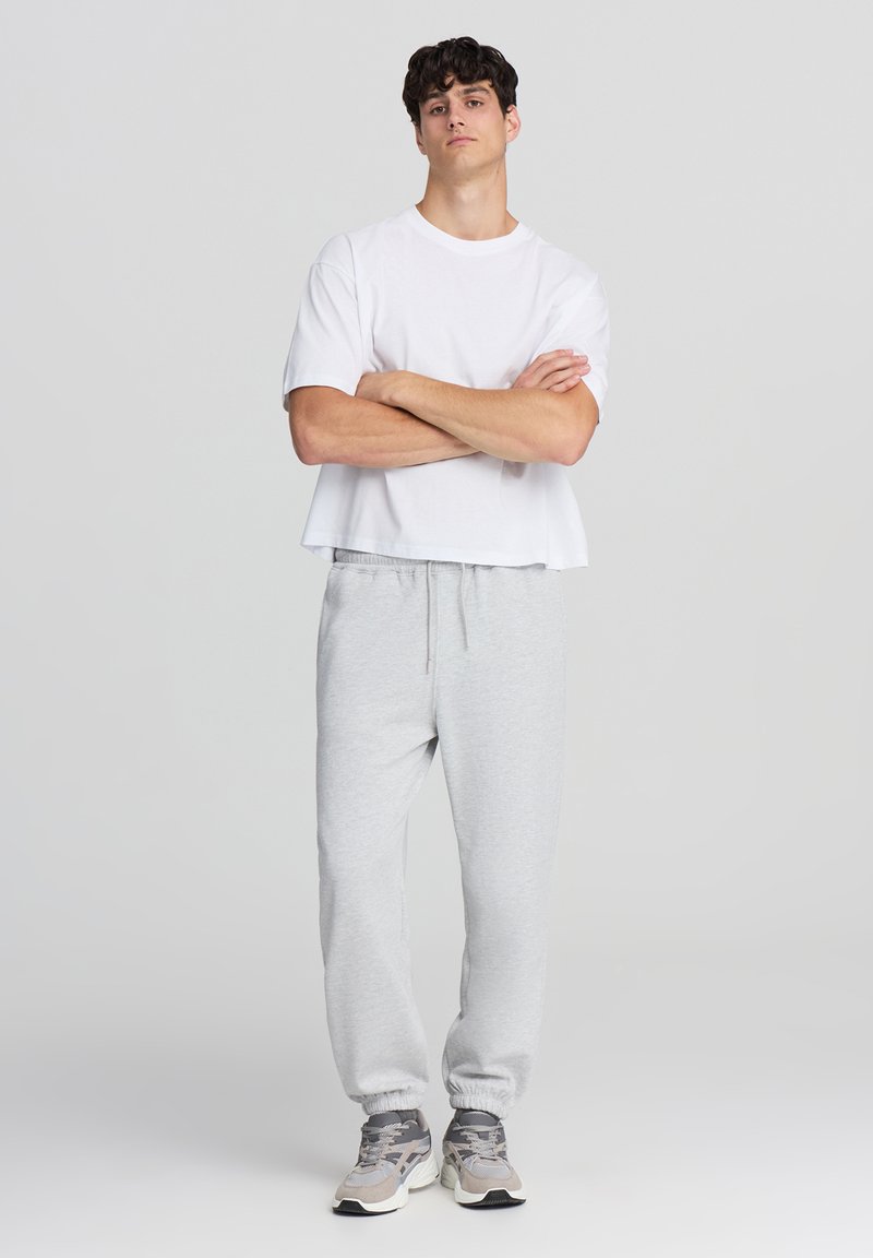 BROKIG Triangolo Pantaloni Tuta Palestra Uomo, Pantalone da Uomo Sportivi Casual Jogging Fitness con Tasche Zip (Nero+Grigio Scuro,XXL