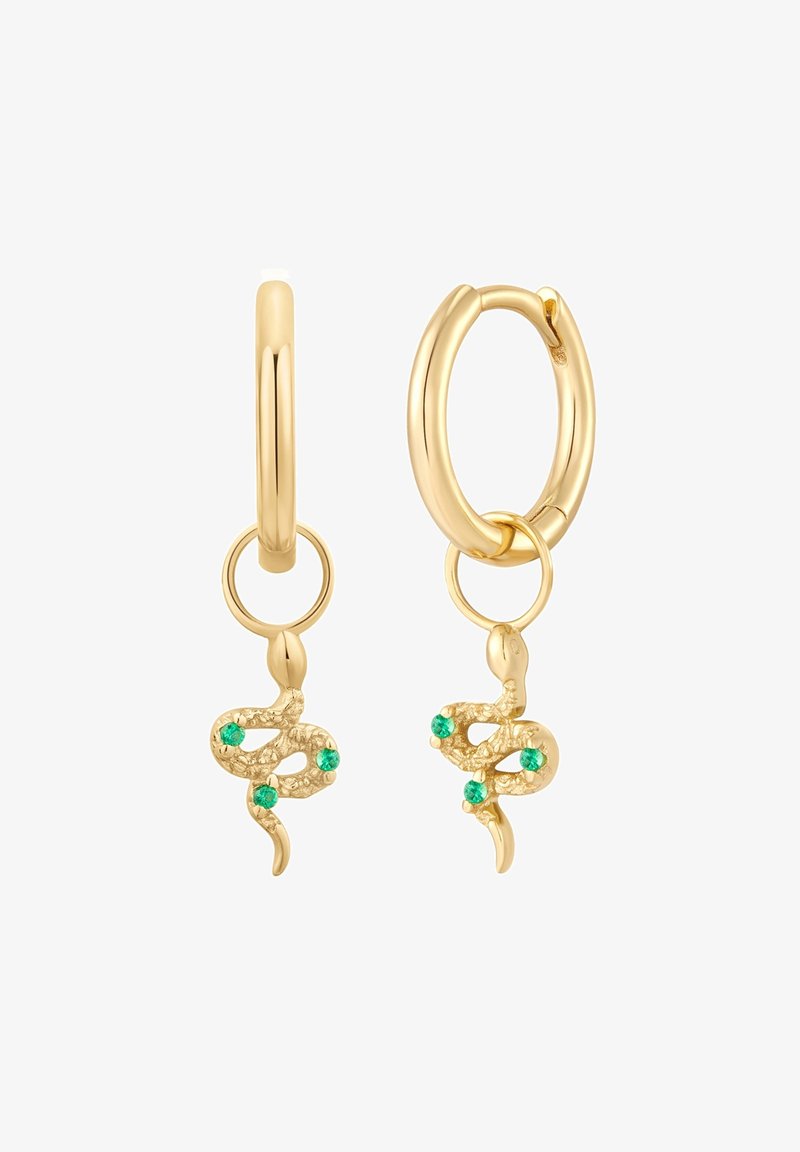 Arany fülbevalók, textúrával ellátott kígyó bájusszal, zöld díszítéssel, amely egy kisebb kör alakú akasztóról lóg.