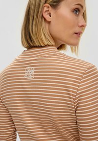 s.Oliver BLACK LABEL AUS STRETCH - Langarmshirt - beige