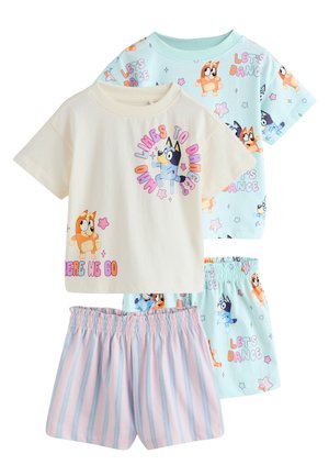 Deux hauts pour enfants à manches courtes et deux paires de shorts, avec des personnages de chiens dessin animé et des phrases comme "Let's Dance" et "Who Likes to Dance?"