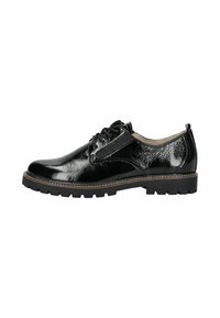 Scarpa in pelle nera lucida con lacci, suola in gomma spessa e dettagli cuciti, vista laterale su sfondo bianco.