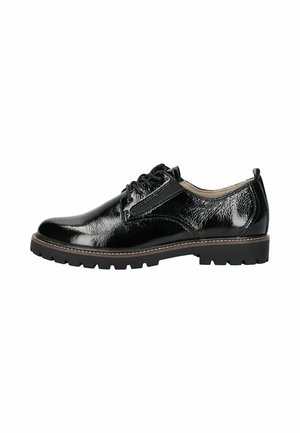 Scarpa in pelle nera lucida con lacci, suola in gomma spessa e dettagli cuciti, vista laterale su sfondo bianco.