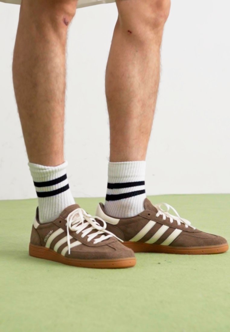 adidas Originals HANDBALL SPEZIAL - Trainers - earth strata/off