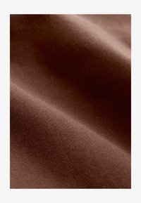 Ausgewählt, rust brown