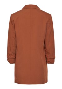 Manteau marron sur mesure avec un col cranté, des manches longues et des poignets retroussés. Confectionné dans un tissu lisse avec un design épuré et minimaliste.