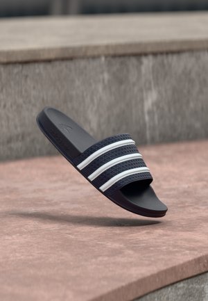 ADILETTE OG UNISEX - Papucsszandálok - collegiate navy/footwear white/collegiate navy