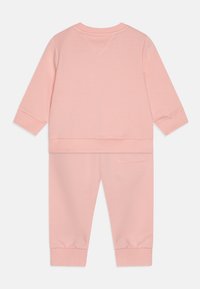 Tommy Hilfiger ESSENTIAL 2 PIECE UNISEX SET - Tracksuit - soft rose