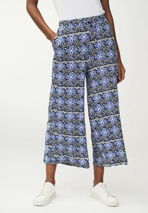Blauwe en zwarte geprinte wijdlopende broek met een elastische tailleband en zakken, gemaakt van lichte stof met bloemenmotieven.