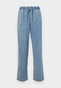 Lys blå denimbukser med elastisk midje, snor og oppbrettede ermer. Rett ben design med en avslappet passform.