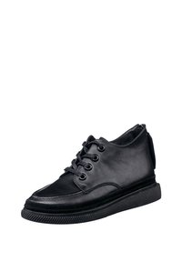 Scarpe in pelle nera con lacci, punta arrotondata e suola testurizzata. Presentano una finitura liscia e un design minimalista.